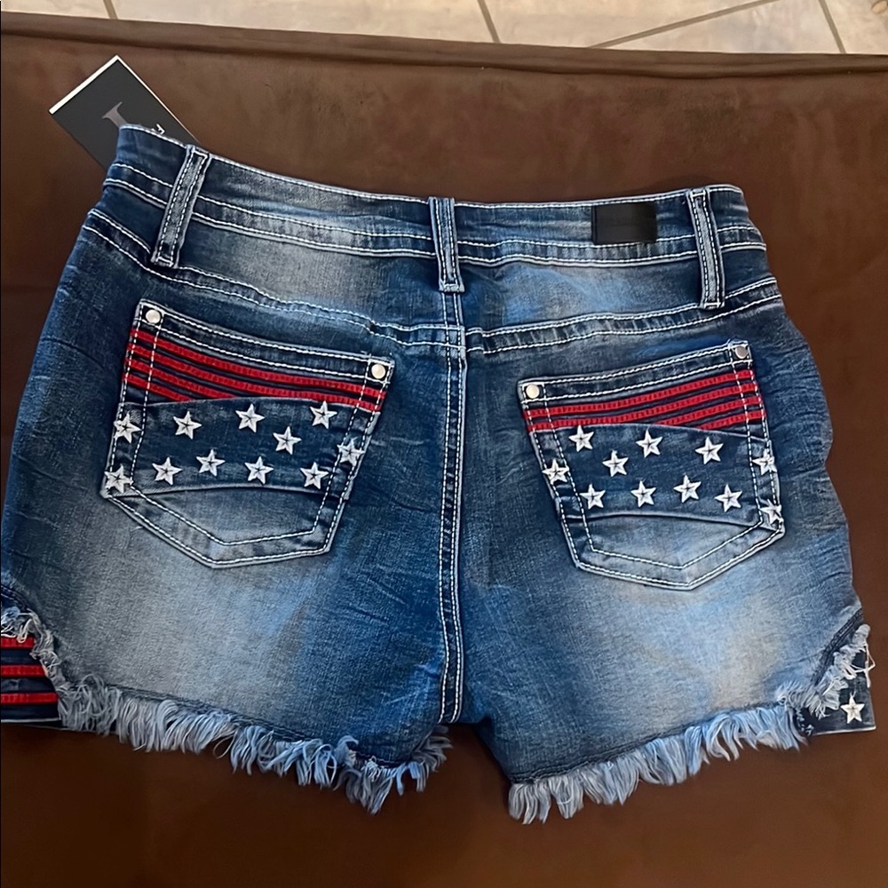 Flamingo Denim Distressed Women's Shorts Size Medium New With Tag - Picture 9 of 16